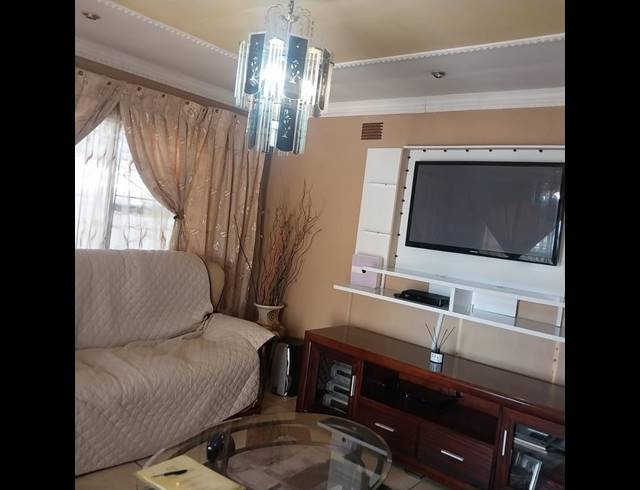 3 BEDROOM HOUSE FOR SALE IN MABOPANE UNIT B